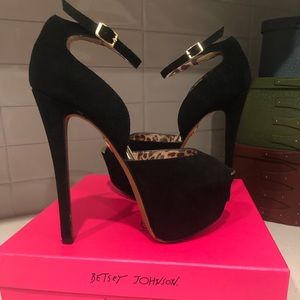 Betsy Johnson Leanah Black Sued